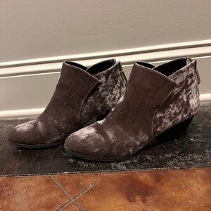 Elegant Velvet Ankle Boots - Brown